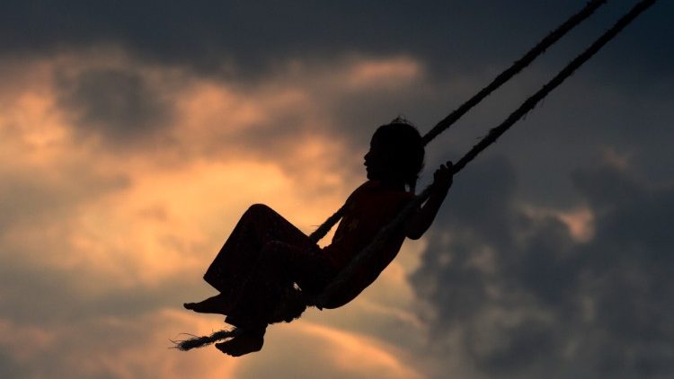 O relatório estima que 68 milhões de meninas e jovens serão submetidas a mutilação genital até 2030, 130 milhões de meninas e jovens serão excluídas da escola para serem exploradas em empregos humildes e mal remunerados.