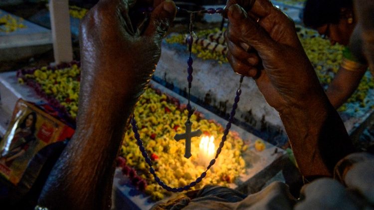 “É profundamente preocupante ver que as festividades religiosas são distorcidas por aqueles que desejam plantar sementes de discórdia na Índia. Respeitar o direito de praticar a própria religião é fundamental."