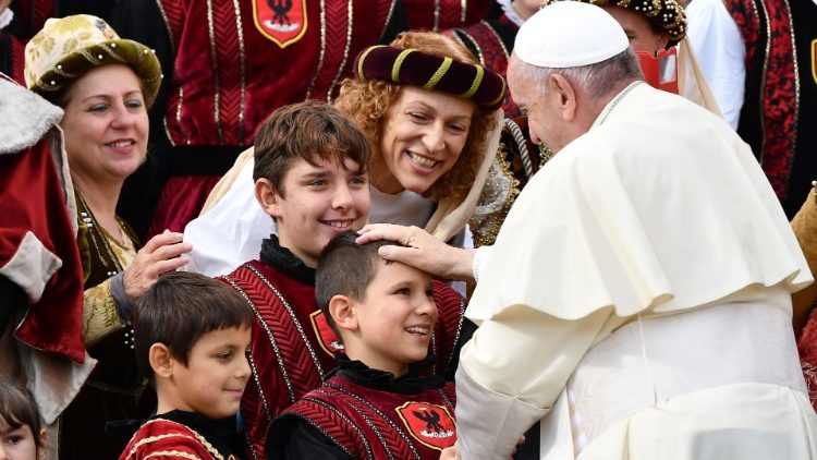 Papa Francisco durante a Audiência Geral na Praça São Pedro