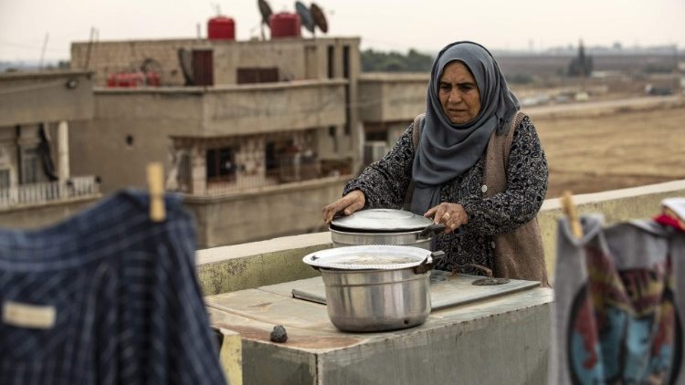 Kurdische Vertriebene aus der syrischen Stadt Ras al-Ain nahe der Grenze zur Türkei