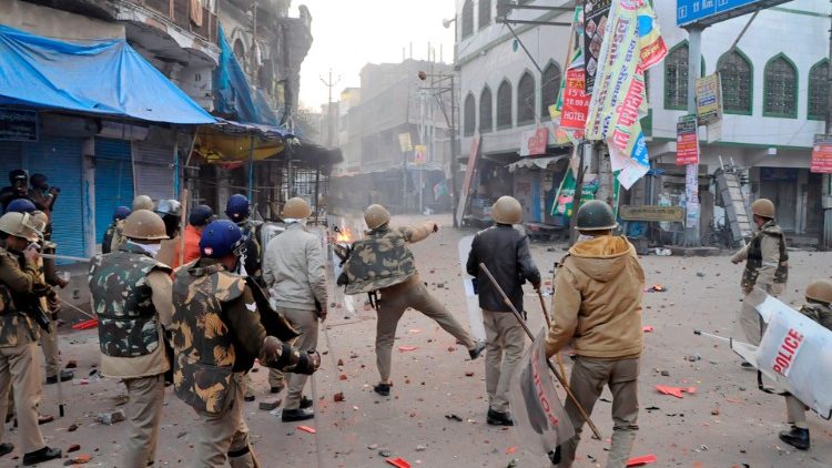 Unruhen in Indien infolge des Gesetzes