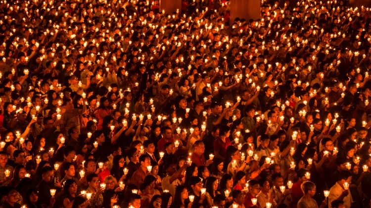 Foto de arquivo: fiéis indonésios durante celebração