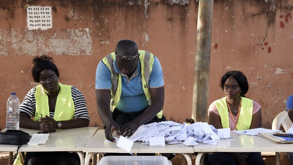Seggio elettorale a Bissau