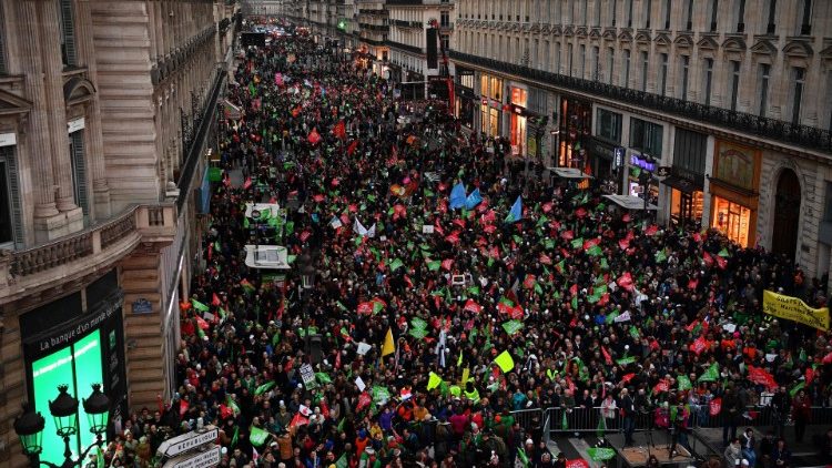 Francja: będą kolejne protesty przeciw in vitro bez ojca