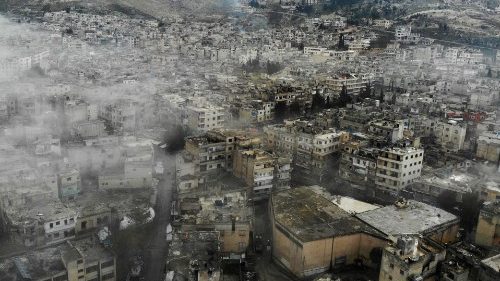 El Papa llama a la comunidad internacional a diálogo y negociaciones por Siria