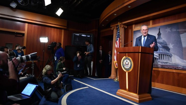 Il leader della minoranza democratica in Senato, Chuck Schumer, dopo il voto 
