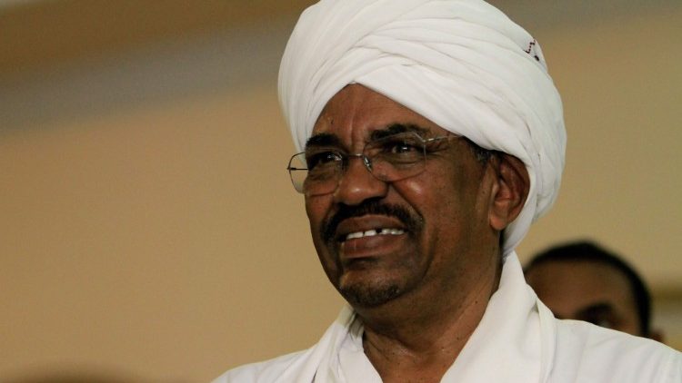Omar El-Bechir lors d'un meeting à Khartoum, la capitale soudanaise, le 7 mai 2011