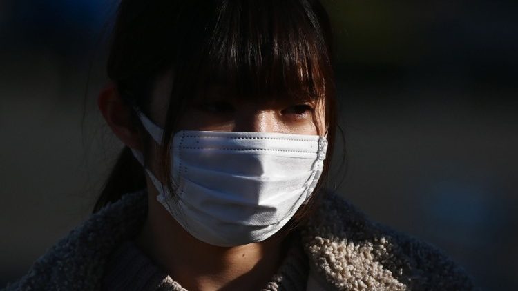 Comunidades religiosas do Sri Lanka rezam para que a epidemia do COVID-19  seja detida o mais breve possível.