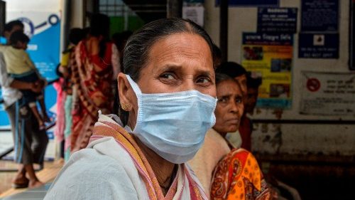 Portal católico multilíngue e missas via streaming para enfrentar as barreiras do coronavírus