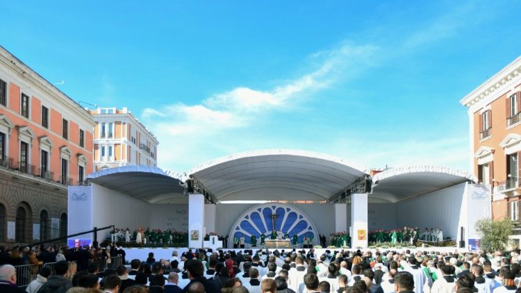 Msza pod przewodnictwem Ojca Świętego w Bari