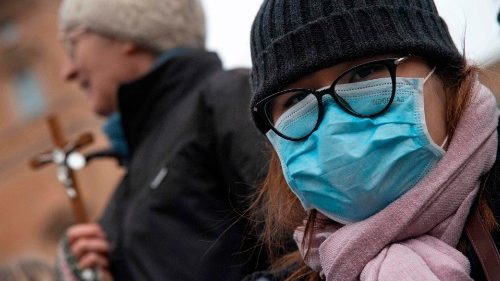 Le Pape proche des malades du coronavirus et des personnels soignants