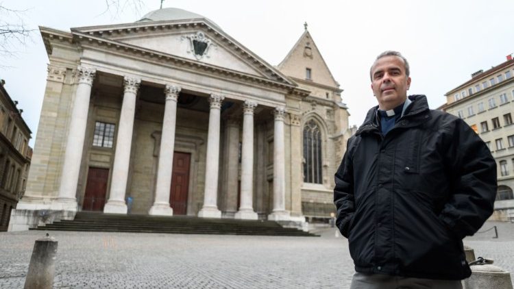 Desthieux vor der Genfer Kathedrale