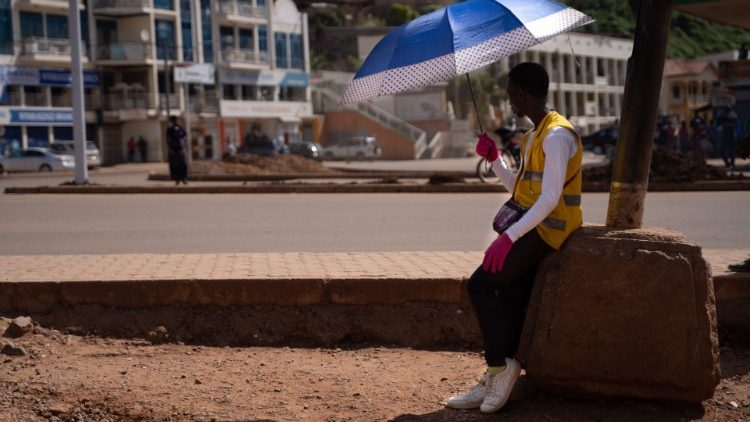 A Conferência Episcopal e as dioceses também usarão todas as tecnologias disponíveis para ajudar os fiéis na oração comunitária e pessoal