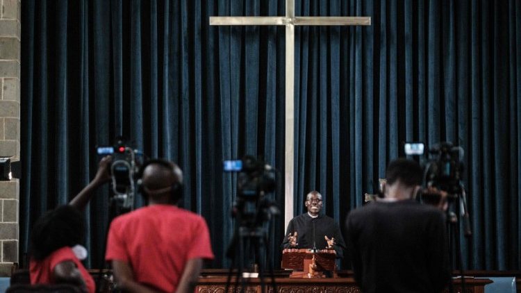 Igrejas locais no mundo inteiro vivem uma nova fase durante a crise de coronavírus