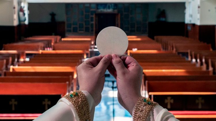 A Eucaristia restaura e cura, porque nos reabre ao amor universal