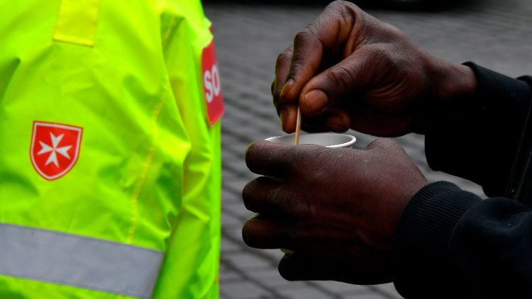 O programa defendido pela Caritas deve ser inclusivo, chegando às minorias étnicas e religiosas, incluídos os refugiados, que são frequentemente os mais afetados pela pobreza e exclusão.