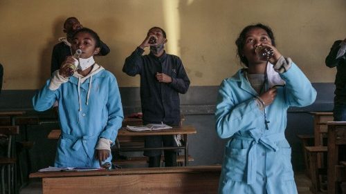 Madagaskar: Kirche unterstützt Kräutertrunk gegen Corona