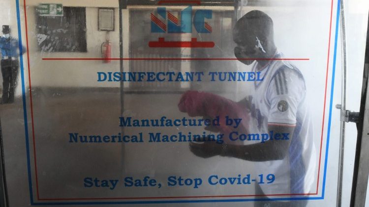 Os prelados também convidam os quenianos a se unirem em oração e a serem solidários com aqueles que combatem o coronavírus na linha de frente e se sacrificam para salvar vidas humanas.