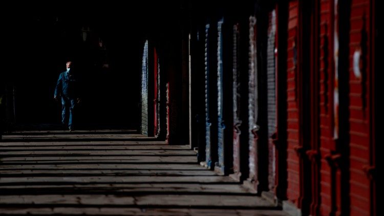 A Espanha é o segundo país em número de contágios, 223.578. Os óbitos são 26.478