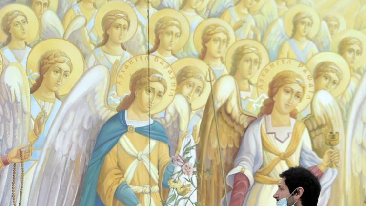 Painel na entrada da Igreja de São Miguel, em Kiev