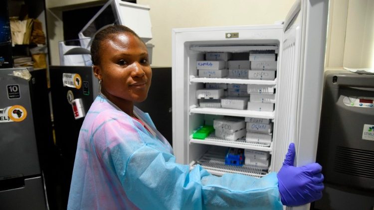 Laboratório de testagem ao novo Coronavirus (Covid-19)