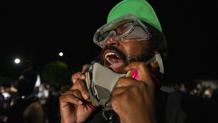 Manifestazione antirazzista a Portland, negli Usa, sabato 15 agosto (Paula Bronstein)