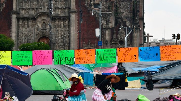 Indigenous women in central Mexico City