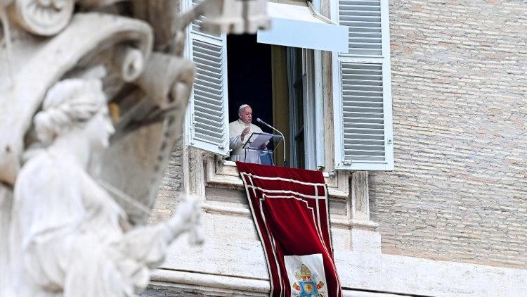 Anioł Pański z Papieżem