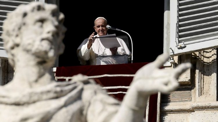 Le Pape lors de l'angélus de la Toussaint 2020