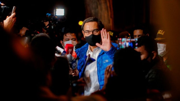 "Mit erhobenem Haupt" - Vizcarra ging inhaltlich zunächst nicht weiter auf die Vorwürfe ein