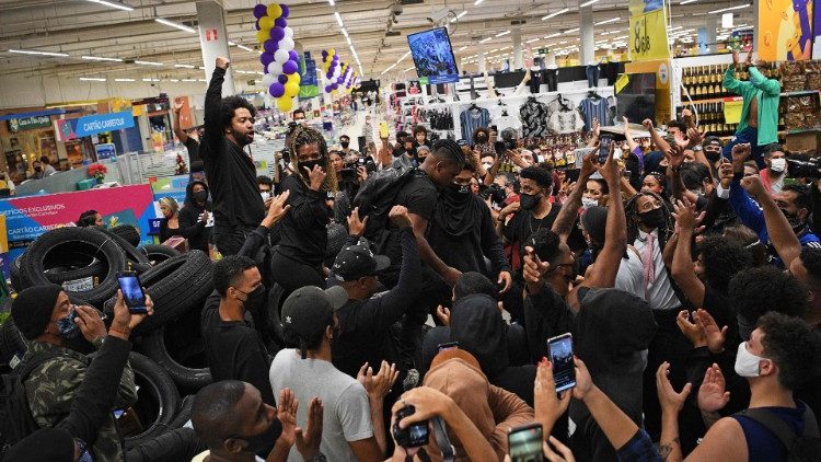 Le proteste a Porto Alegre (Carl De Souza / Afp)