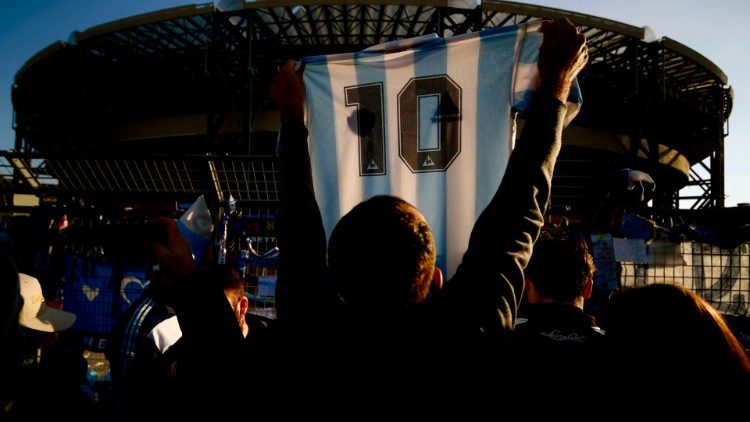 La maglia di Maradona con il 10
