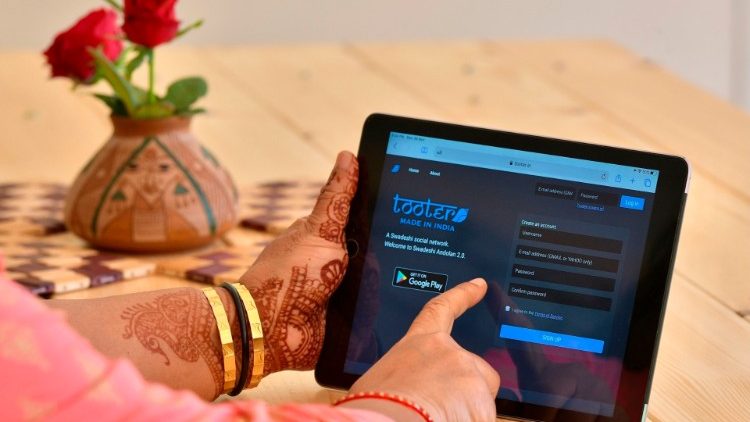 Die Papstenzyklika Fratelli tutti wird digitaler - der Vatikan startete diesen Dienstag ein neues Internetangebot zu dem Papstschreiben