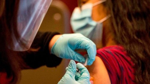 La Santa Sede: garantire i vaccini a tutti, è una questione di giustizia