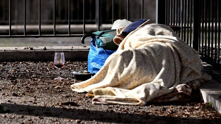 Sem-teto da capital italiana serão os maiores beneficiados com a doação do Pontífice