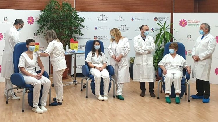 Le prime vaccinazioni allo Spallanzani di Roma