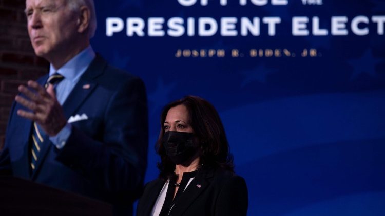 Il presidente degli Stati Uniti Biden e la sua vice Harris
