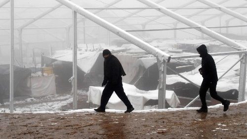 Bosnie-Herzégovine: l'Église inquiète pour les migrants sans abris de Lipa