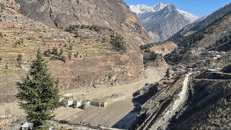 Vue générale de Joshimath dans l'État de l'Uttarakhand, Inde, le 7 février 2021. 
