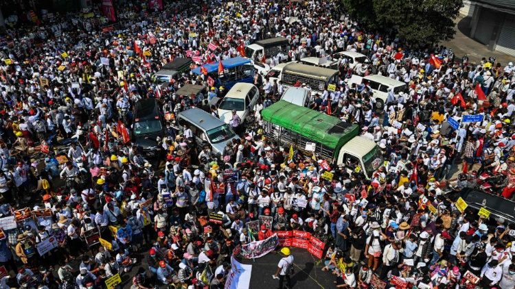 Protesters at a road block in Yangon on 22 Feb. 2022. 