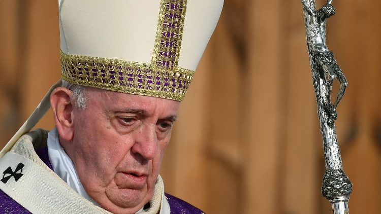 Papež Frančišek med sveto mašo v Erbilu