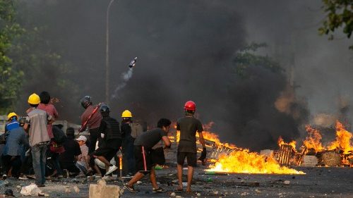 La Birmanie s'enfonce dans le chaos