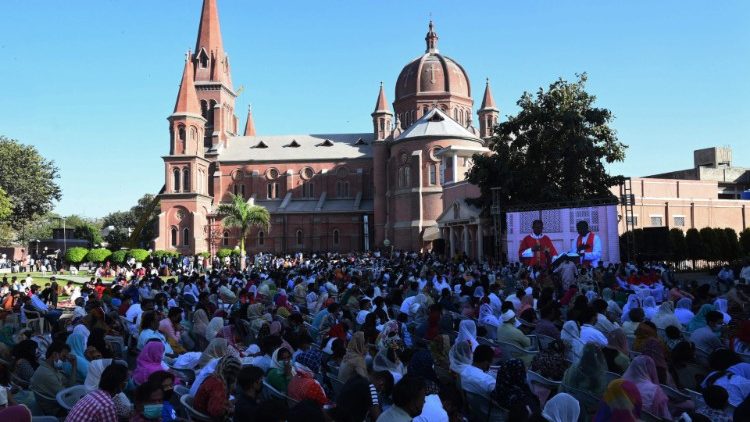 Pakistani Christians at prayer