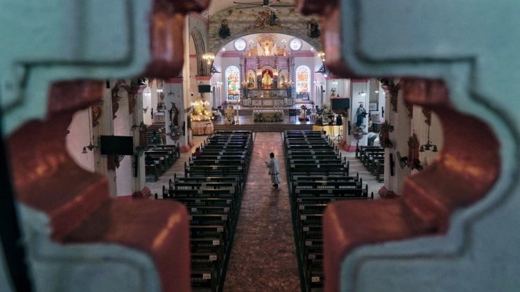 Igreja em Bulacan, norte de Manila, capital das Filipinas