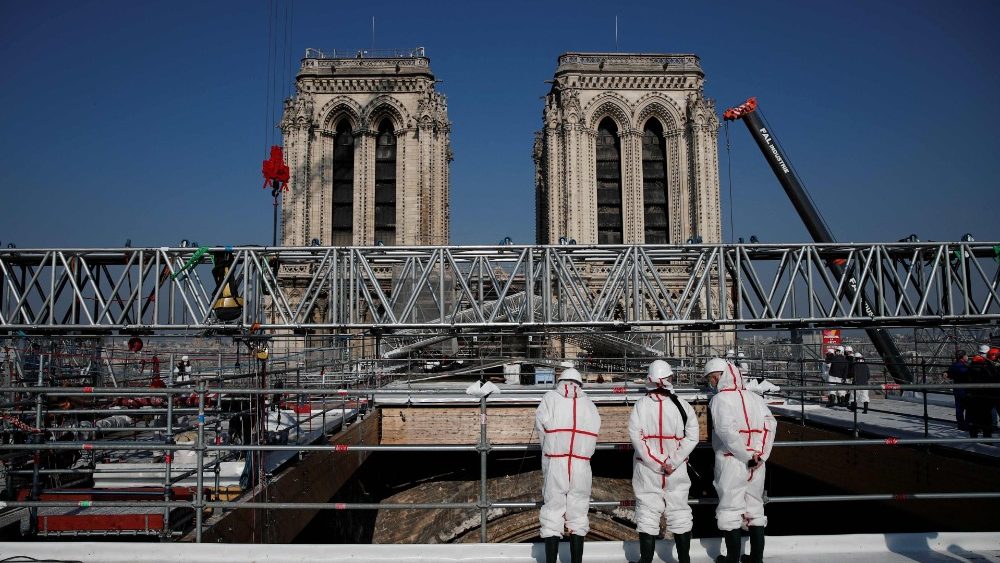 Trabajos en la catedral de Notre Dame, París.
