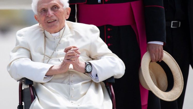 Der emeritierte Papst im Juni letzten Jahres auf dem Münchner Flughafen