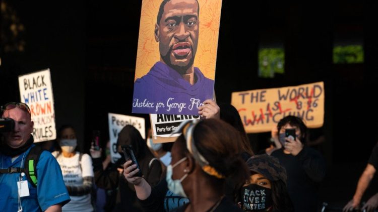 Zabójca George’a Floyda skazany. Biskupi apelują o pojednanie