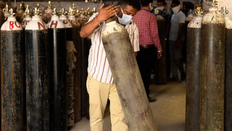 Indie się duszą, tlen medyczny podstawowym prawem człowieka 