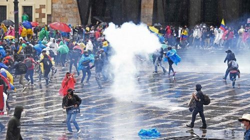 Ancora manifestazioni in Colombia, l’appello alla preghiera dei vescovi