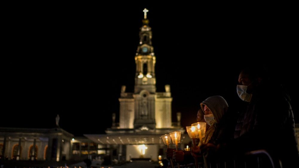 Santuário de Fátima na noite de 12 de maio de 2021